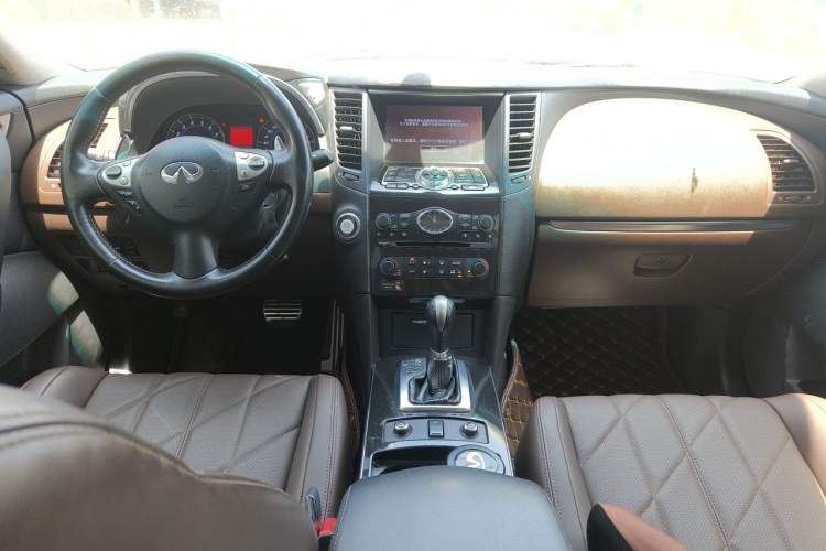 Used Infiniti FX 2010 FX35 Standard Edition Center Console