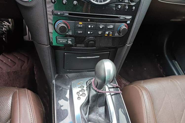 Used Infiniti FX 2010 FX35 Ultimate Edition Gear Lever