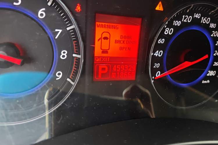 Used Infiniti FX 2010 FX35 Ultimate Edition Odometer Close Up