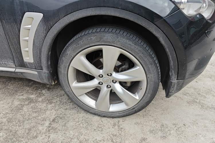Used Infiniti FX 2010 FX35 Ultimate Edition Right Front Wheel Hub