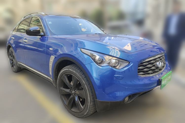 Used Infiniti FX 2010 FX35 Ultimate Edition Front Right 45 Deg