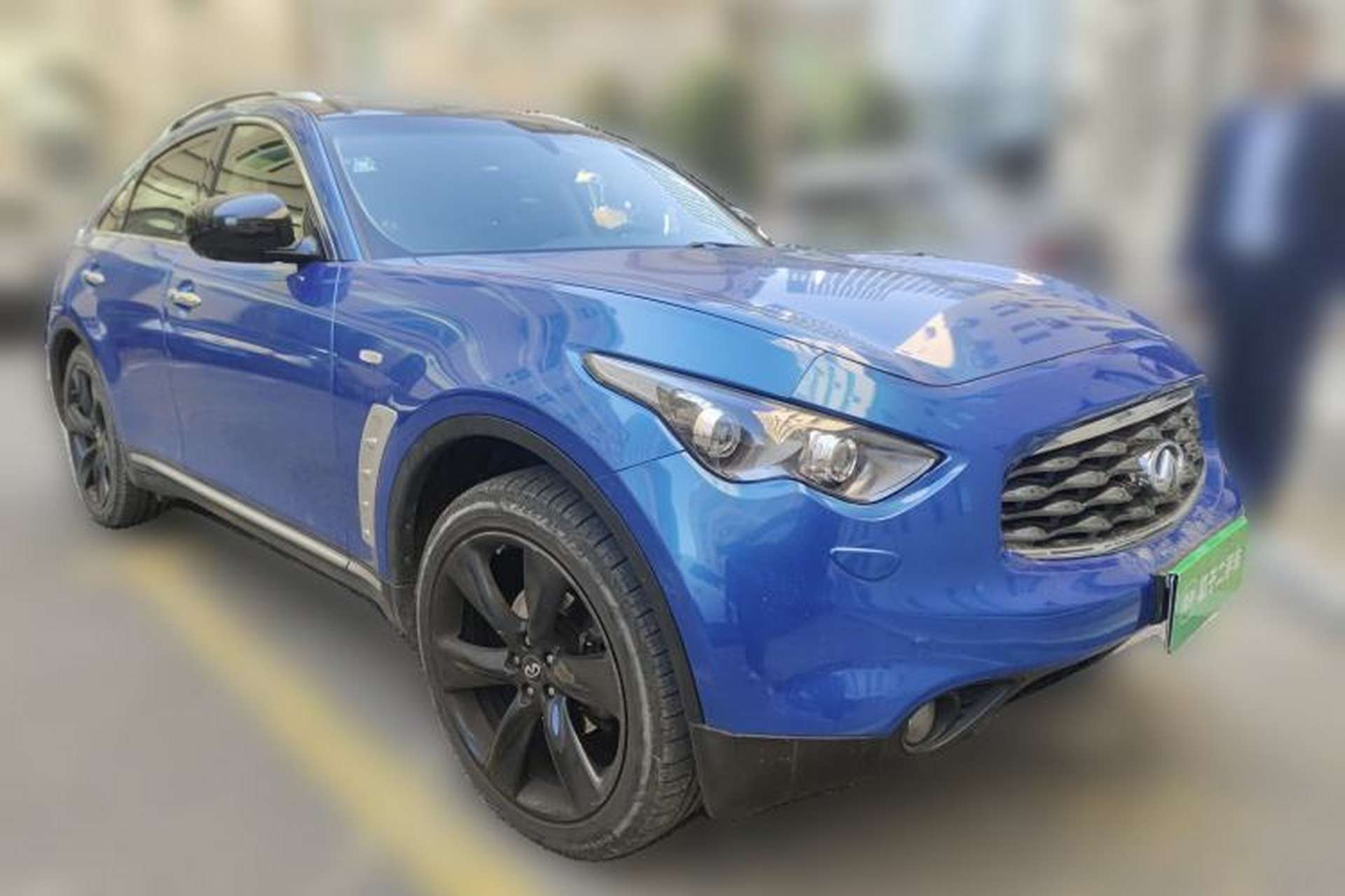 Used Infiniti FX 2010 FX35 Ultimate Edition Front Right 45 Deg