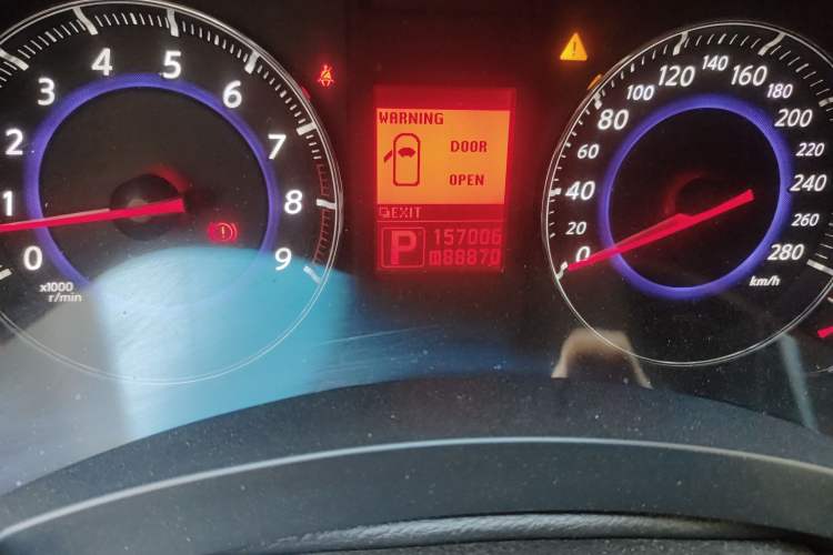 Used Infiniti FX 2010 FX35 Ultimate Edition Odometer Close Up