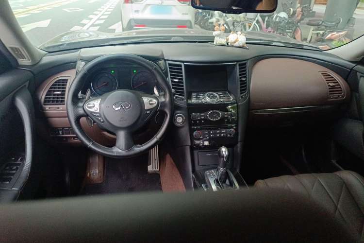 Used Infiniti FX 2010 FX35 Standard Edition Center Console