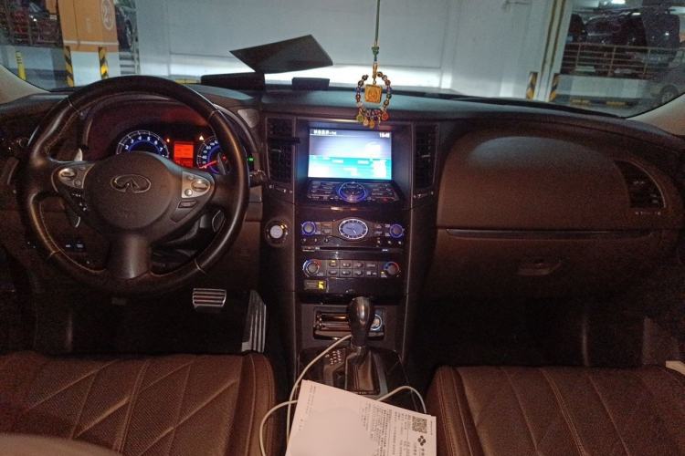 Used Infiniti FX 2010 FX35 Ultimate Edition Center Console