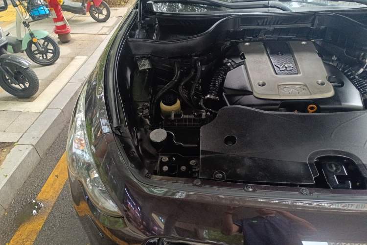 Used Infiniti FX 2010 FX35 Standard Edition Engine Bay Right