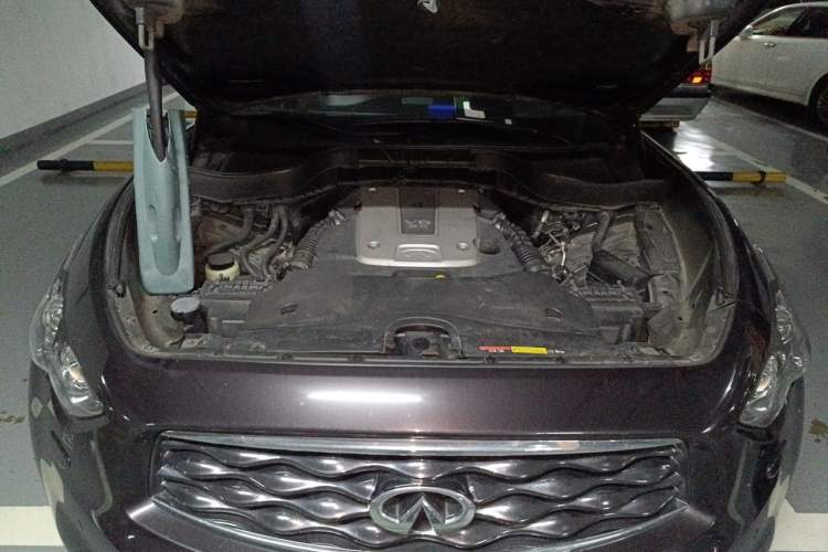 Used Infiniti FX 2010 FX35 Ultimate Edition Engine Bay