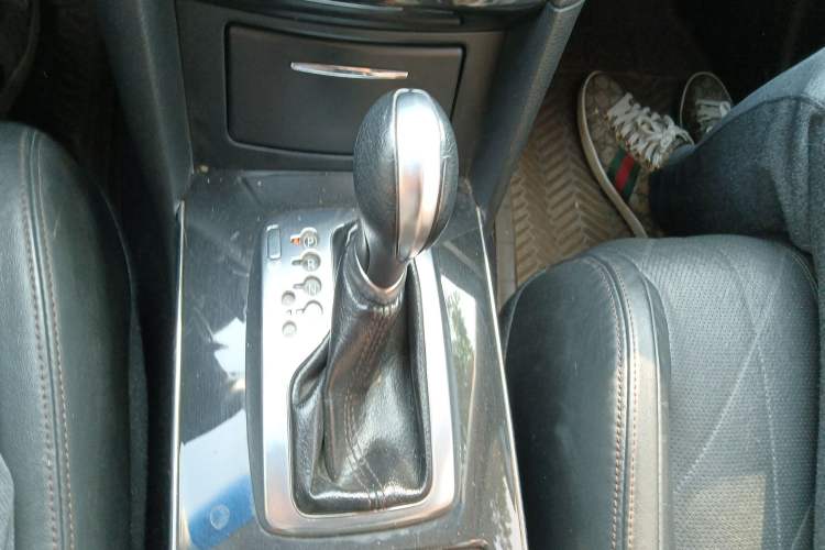 Used Infiniti FX 2010 FX35 Ultimate Edition Gear Lever