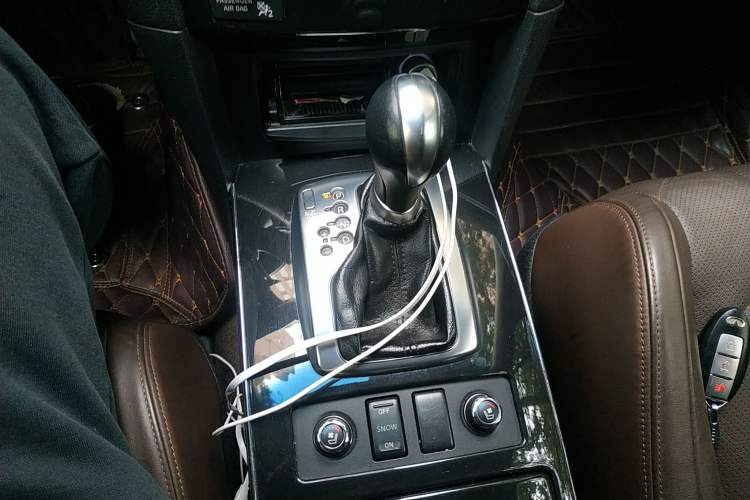 Used Infiniti FX 2010 FX35 Ultimate Edition Gear Lever