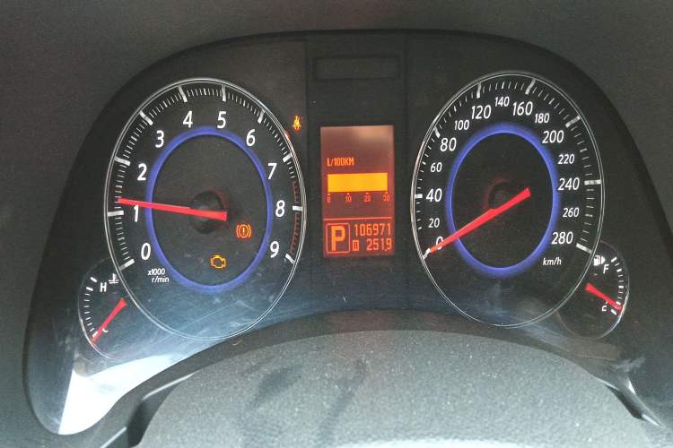 Used Infiniti FX 2010 FX35 Ultimate Edition Odometer Close Up