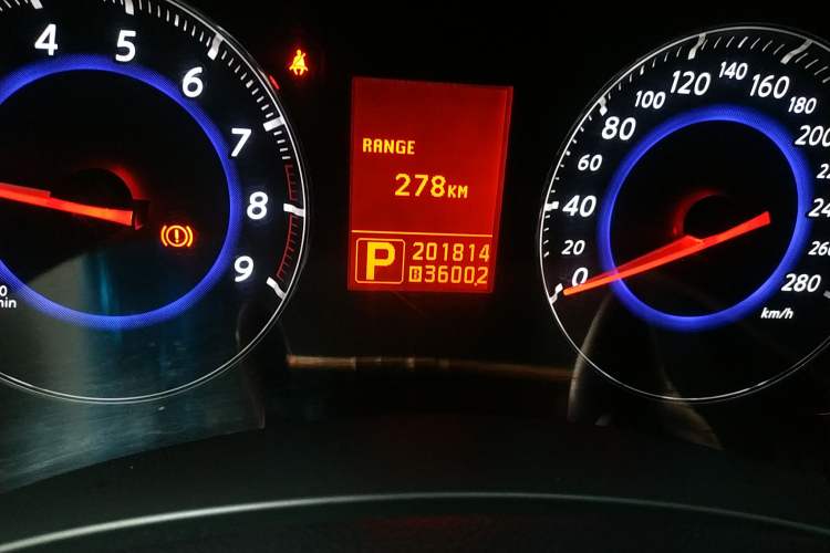 Used Infiniti FX 2010 FX35 Ultimate Edition Odometer Close Up