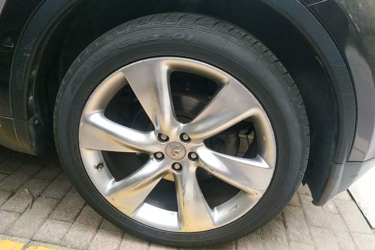 Used Infiniti FX 2010 FX35 Ultimate Edition Right Front Wheel Hub