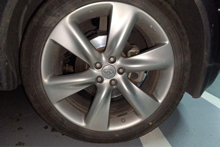Used Infiniti FX 2010 FX35 Ultimate Edition Right Front Wheel Hub