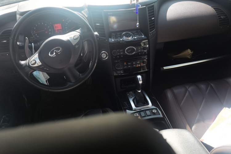 Used Infiniti FX 2010 FX35 Standard Edition Center Console