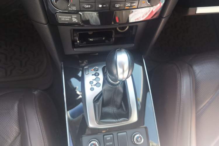 Used Infiniti FX 2010 FX35 Standard Edition Gear Lever