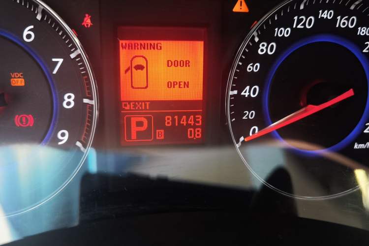 Used Infiniti FX 2010 FX35 Standard Edition Odometer Close Up