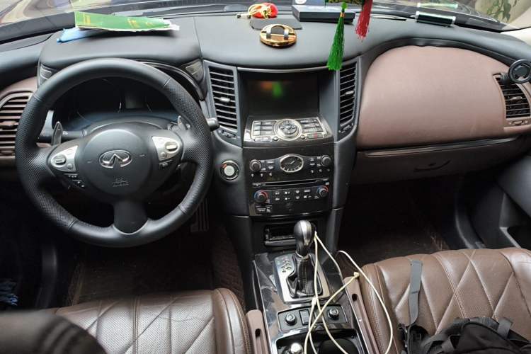 Used Infiniti FX 2010 FX35 Ultimate Edition Center Console