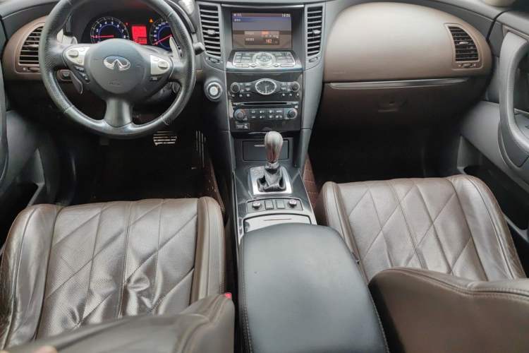 Used Infiniti FX 2010 FX35 Ultimate Edition Center Console
