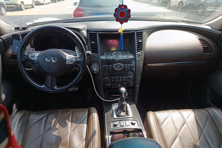 Used Infiniti FX 2010 FX35 Ultimate Edition Center Console
