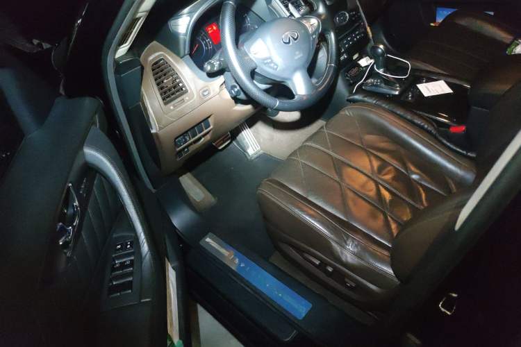 Used Infiniti FX 2010 FX35 Ultimate Edition Driver Seat
