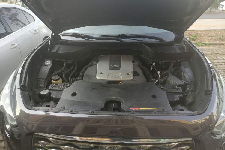 Used Infiniti FX 2010 FX35 Standard Edition Engine Bay