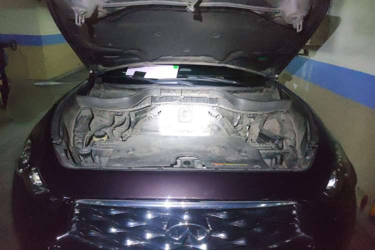 Used Infiniti FX 2010 FX35 Ultimate Edition Engine Bay