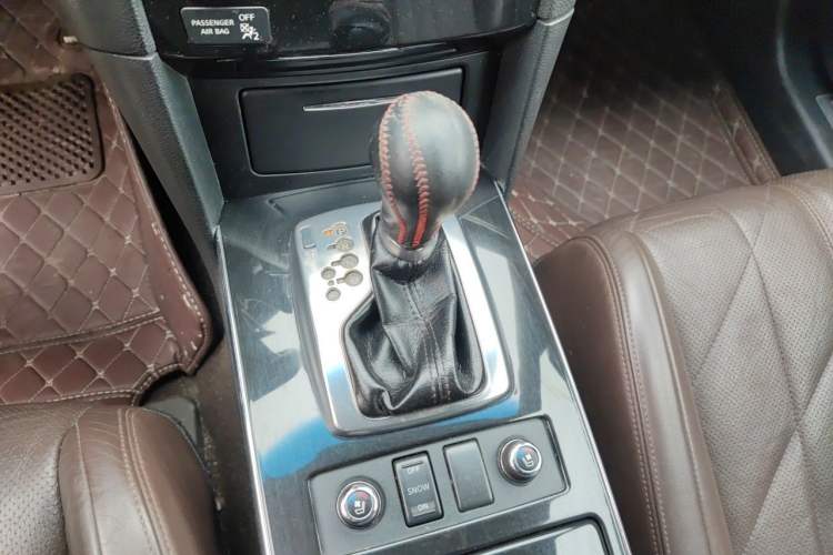 Used Infiniti FX 2010 FX35 Ultimate Edition Gear Lever