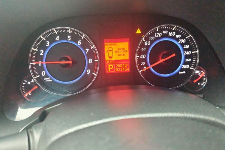 Used Infiniti FX 2010 FX35 Ultimate Edition Odometer Close Up