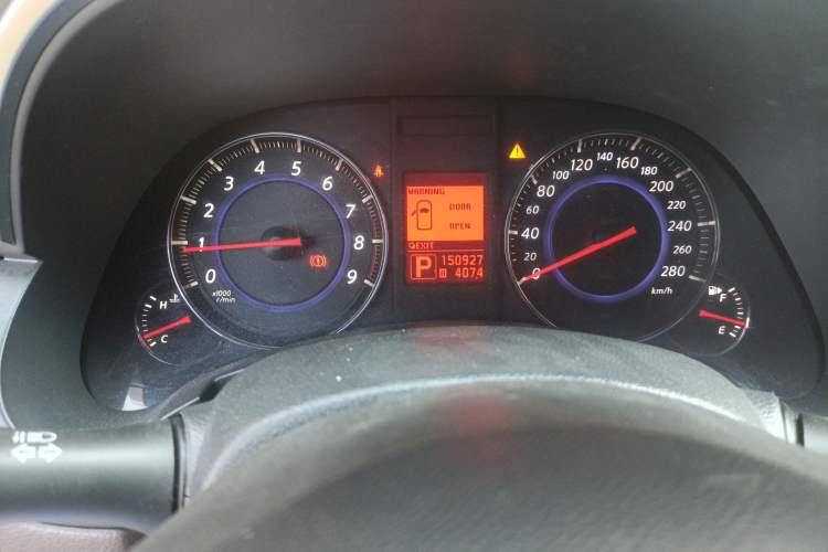 Used Infiniti FX 2010 FX35 Standard Edition Odometer Close Up