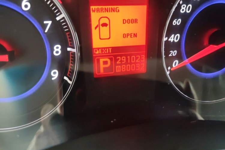 Used Infiniti FX 2010 FX35 Ultimate Edition Odometer Close Up