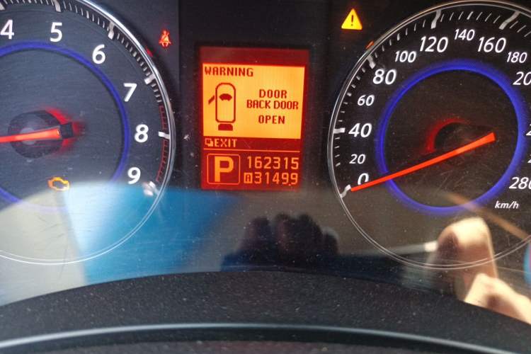 Used Infiniti FX 2010 FX35 Ultimate Edition Odometer Close Up