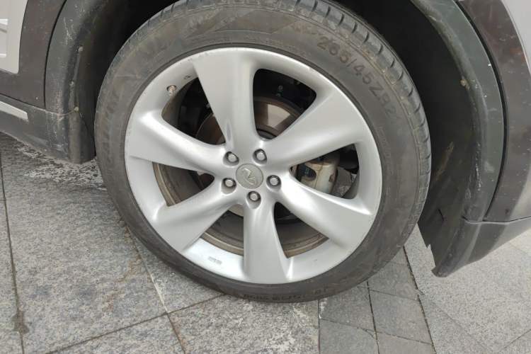 Used Infiniti FX 2010 FX35 Ultimate Edition Right Front Wheel Hub