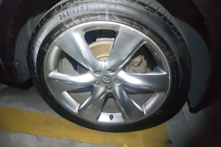 Used Infiniti FX 2010 FX35 Ultimate Edition Right Front Wheel Hub