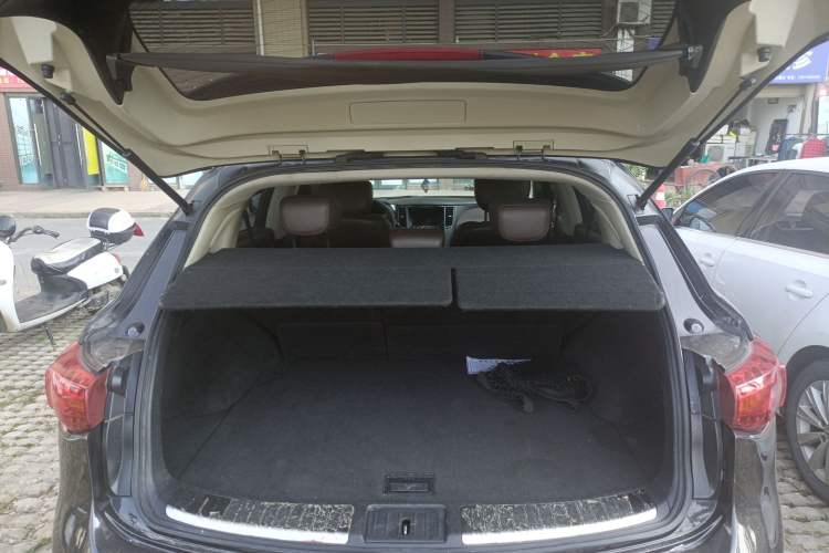 Used Infiniti FX 2010 FX35 Standard Edition Trunk