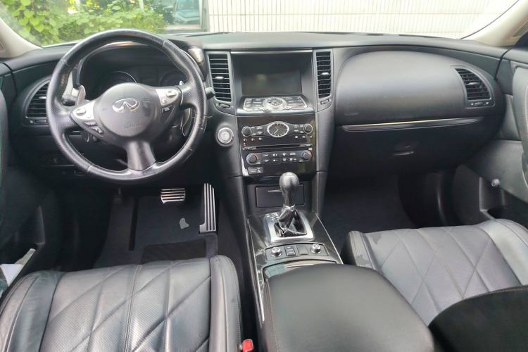 Used Infiniti FX 2010 FX35 Standard Edition Center Console