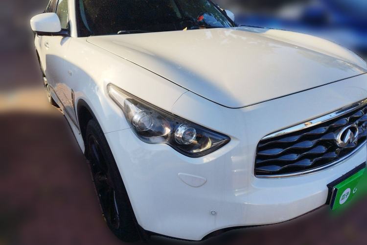 Used Infiniti FX 2010 FX35 Ultimate Edition Front Right 45 Deg