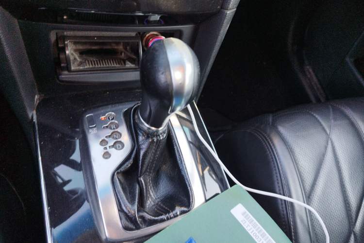 Used Infiniti FX 2010 FX35 Ultimate Edition Gear Lever
