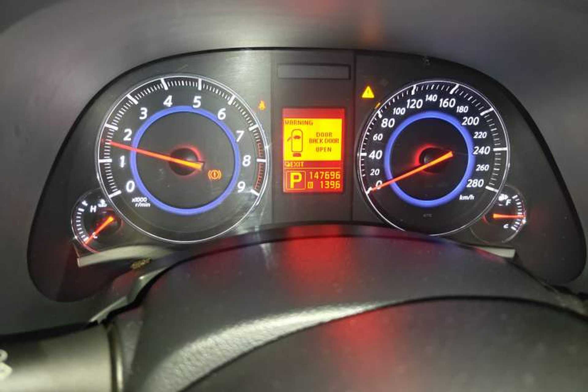 Used Infiniti FX 2010 FX35 Ultimate Edition Odometer Close Up