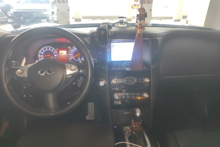 Used Infiniti FX 2011 FX35 Standard Edition Center Console