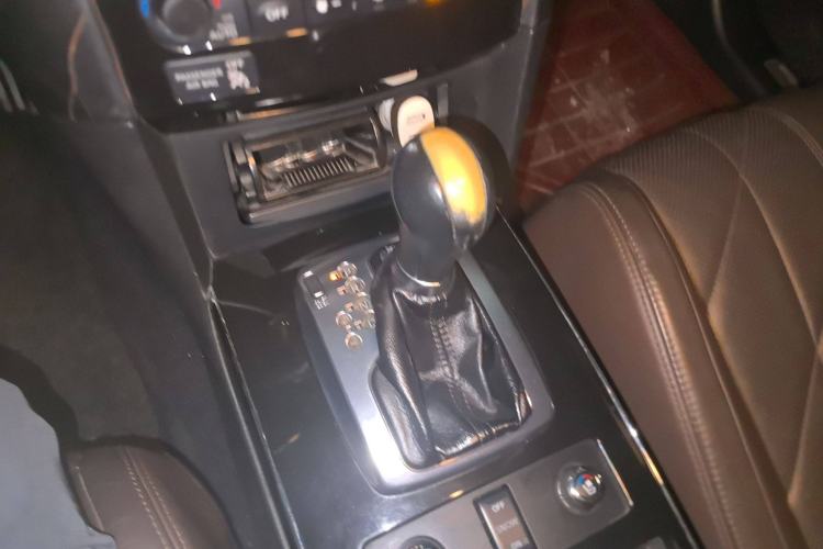 Used Infiniti FX 2011 FX35 Supreme Edition Gear Lever