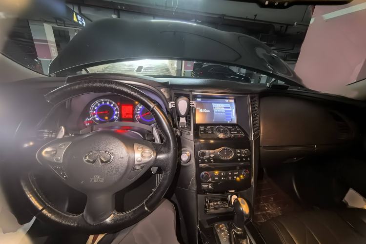 Used Infiniti FX 2011 FX35 Supreme Edition Interior 2