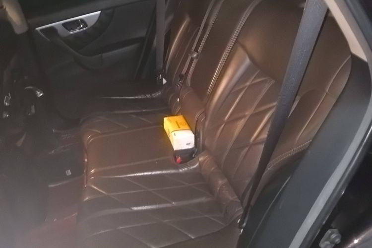 Used Infiniti FX 2011 FX35 Supreme Edition Interior 4
