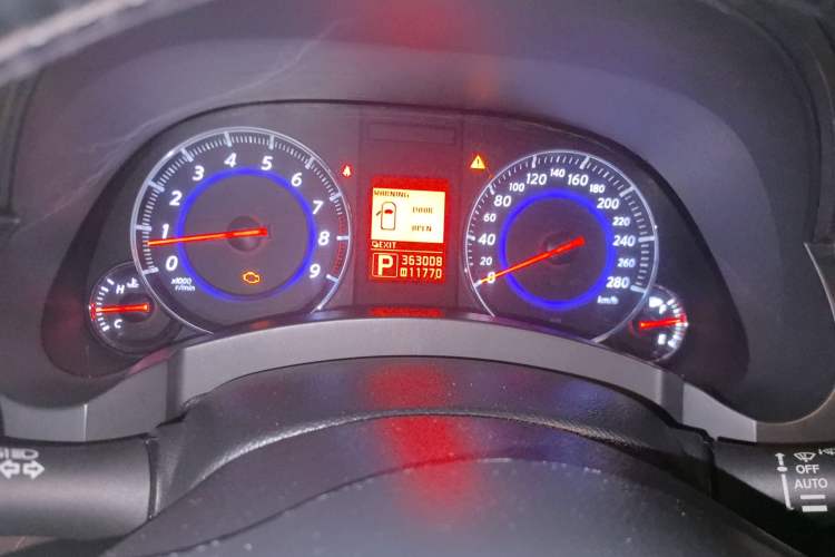 Used Infiniti FX 2011 FX35 Supreme Edition Odometer Close Up