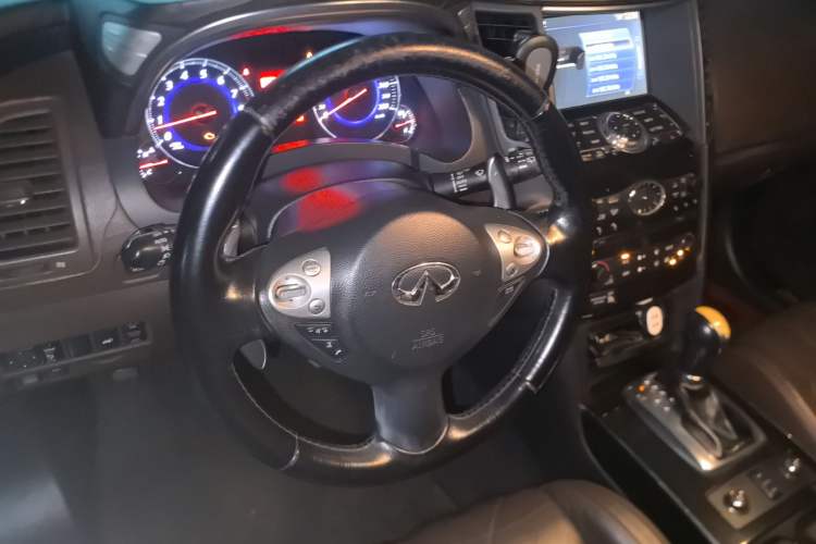 Used Infiniti FX 2011 FX35 Supreme Edition Steering Wheel