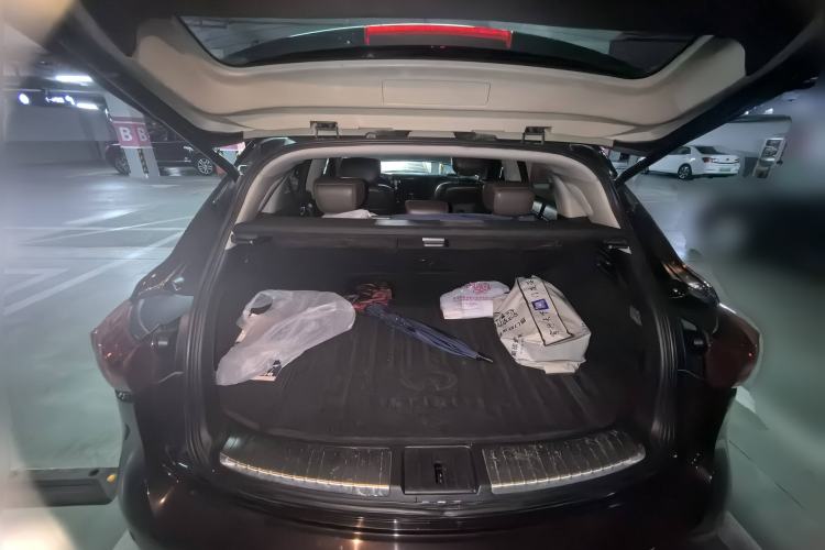 Used Infiniti FX 2011 FX35 Supreme Edition Trunk