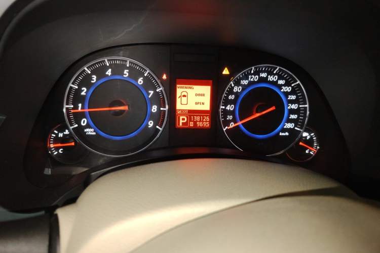 Used Infiniti FX 2011 FX35 Jinshang Overdrive Edition Odometer Close Up