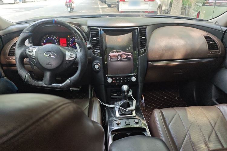 Used Infiniti FX 2011 FX35 Supreme Edition Center Console