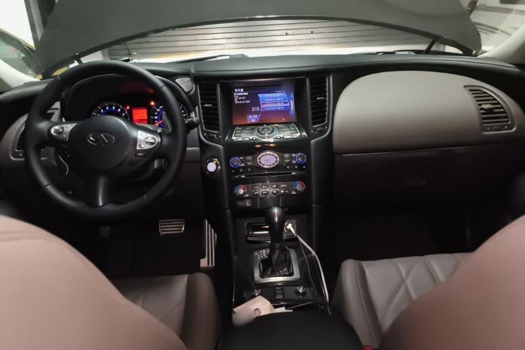 Used Infiniti FX 2011 FX35 Supreme Edition Center Console