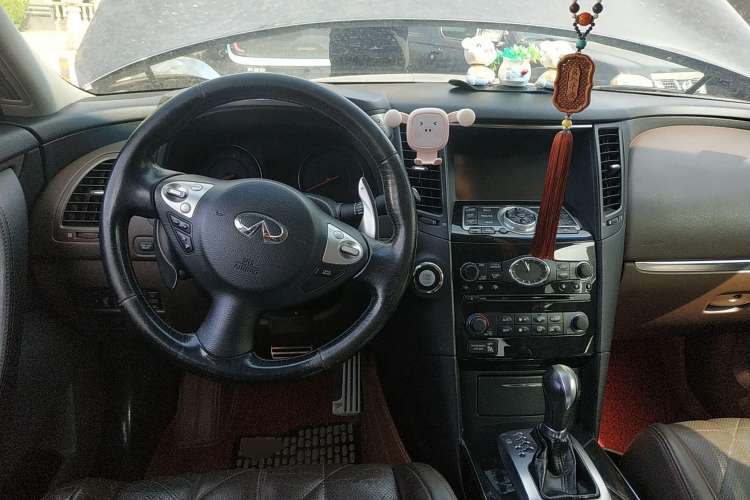 Used Infiniti FX 2011 FX35 Standard Edition Center Console
