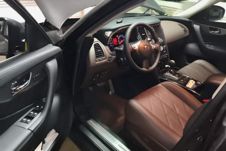 Used Infiniti FX 2011 FX35 Supreme Edition Driver Seat
